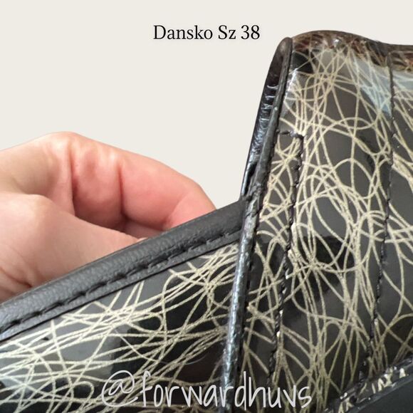 Dansko Black Patent Leather Clogs with Gold Swirling Pattern Size 38 (7.5 - 8) - Picture 10 of 12